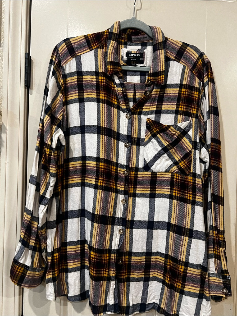 Express Womens Plaid Button-Down Shirt in White, Black & Mustard